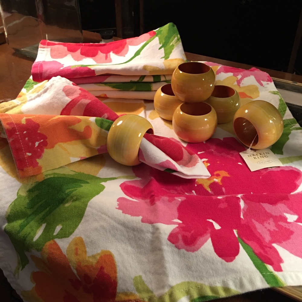 NAPKIN RINGS SET W/NAPKINS